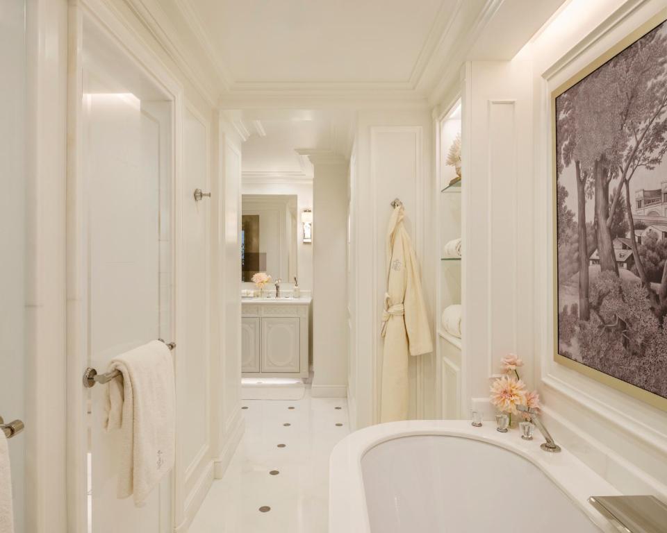 Premier One Bedroom Suite King - Image 2