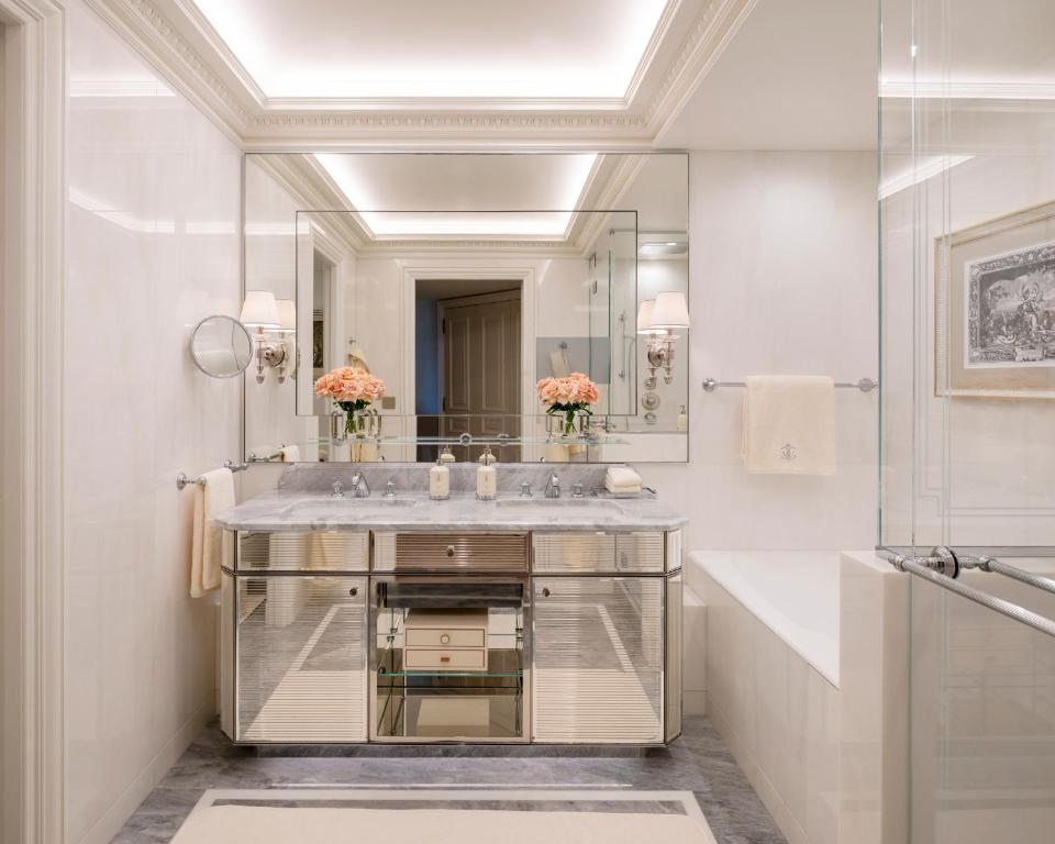 Superior King Room - Image 2