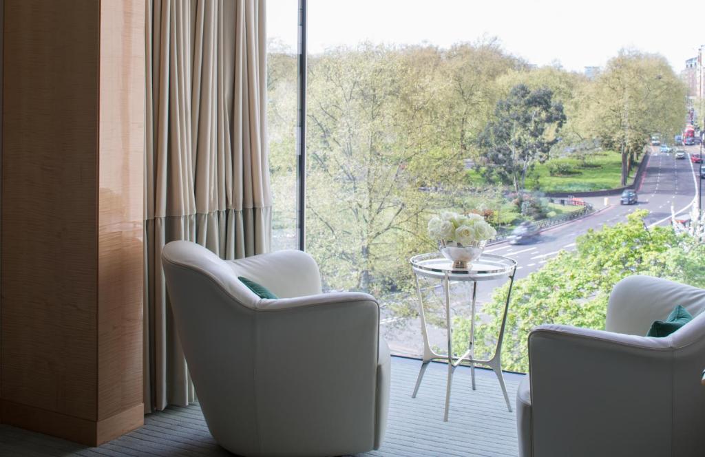 Mayfair Suite with King Bed - Image 2