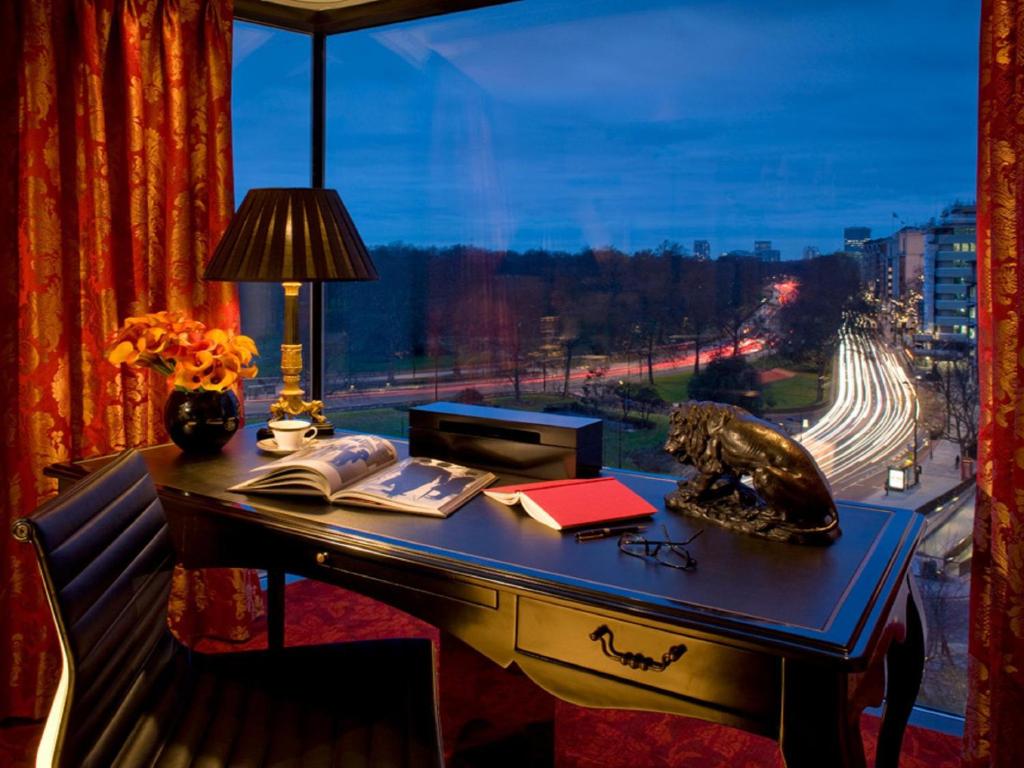 Park Suite with King Bed - Image 3