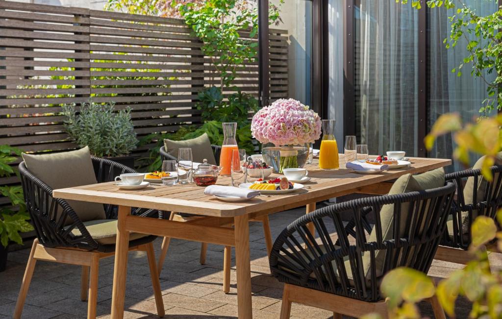 Studio Terrace Suite - Image 1