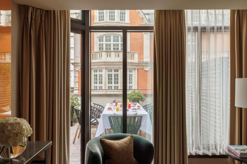 Studio Terrace Suite - Image 6