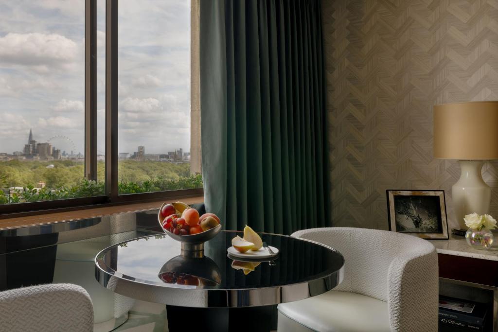 Westminster Suite with King Bed - Image 3