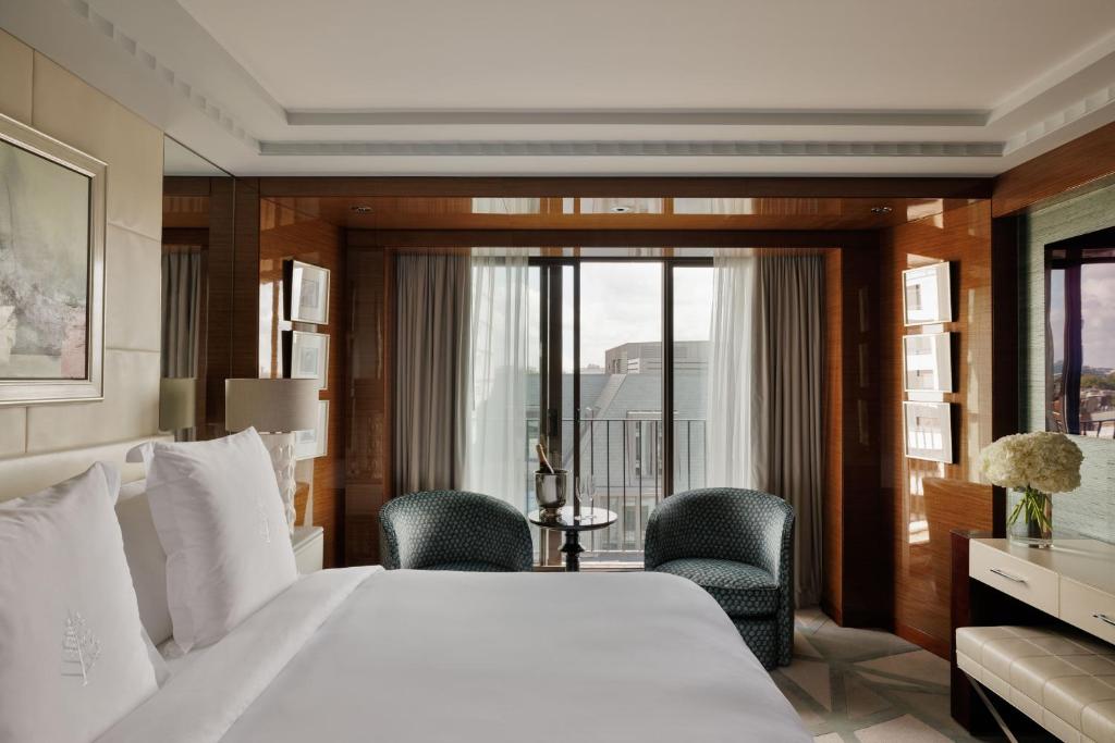 Westminster Suite with King Bed - Image 4