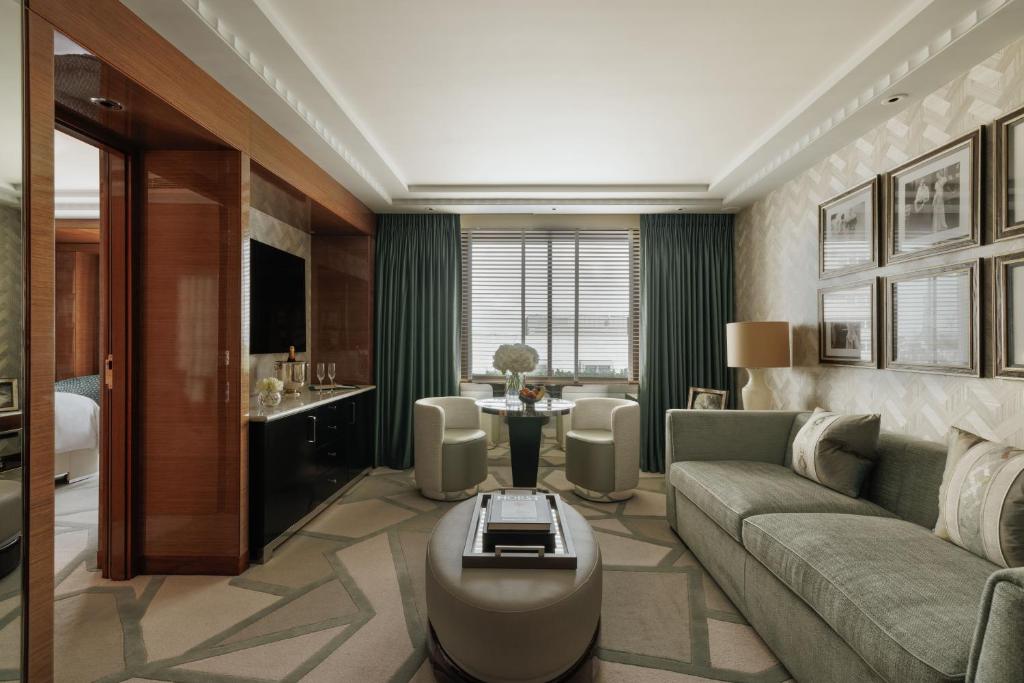 Westminster Suite with King Bed - Image 1