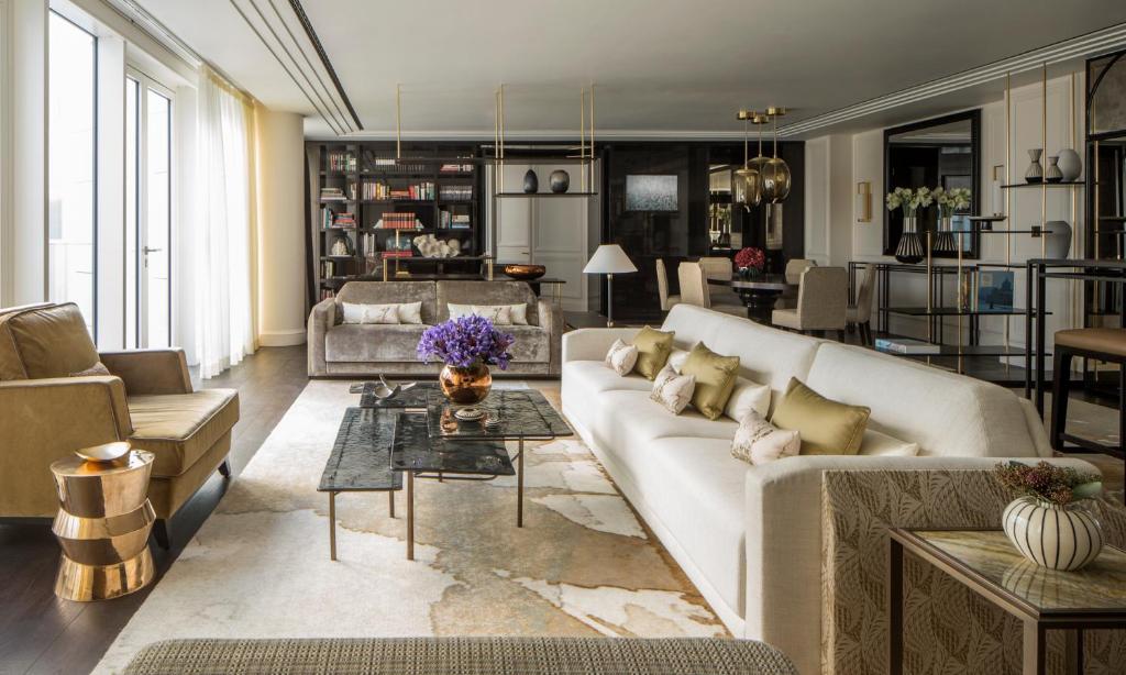 Royal Garden Suite - Image 1