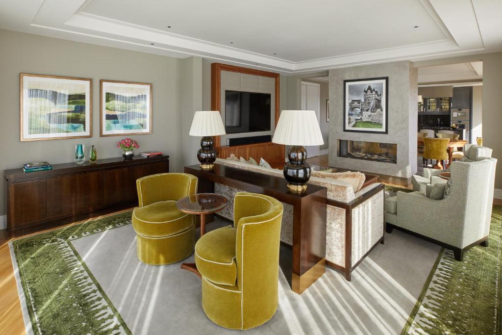Three Bedroom Panoramic View Hotel Residence - Image 9
