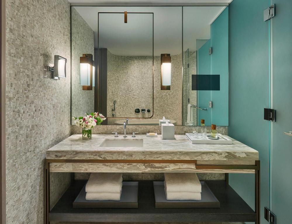 Manhattan Room with Double Beds - Image 4
