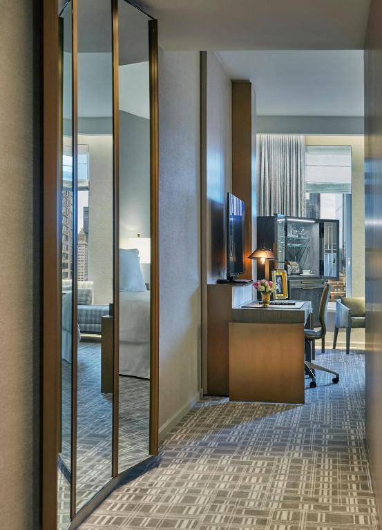 Manhattan Room with king bed - Image 5