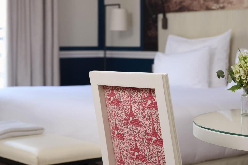 Deluxe King Suite - Image 3
