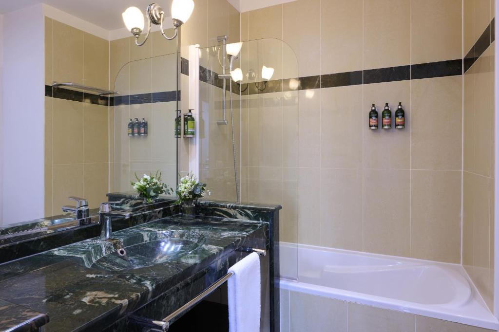 Deluxe Suite with Patio View - Image 2