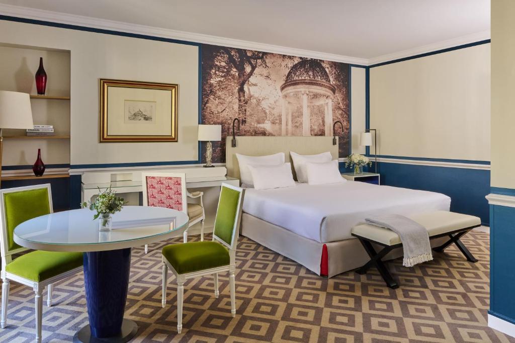 Deluxe Suite with Patio View - Image 5