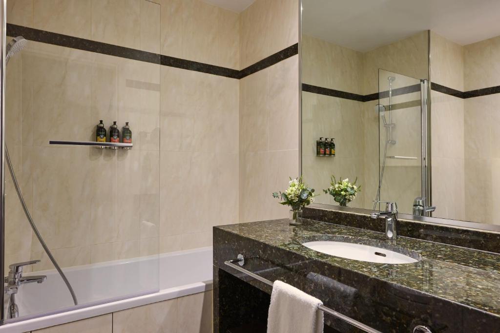 Executive Suite with Champs Elysées View - Image 3