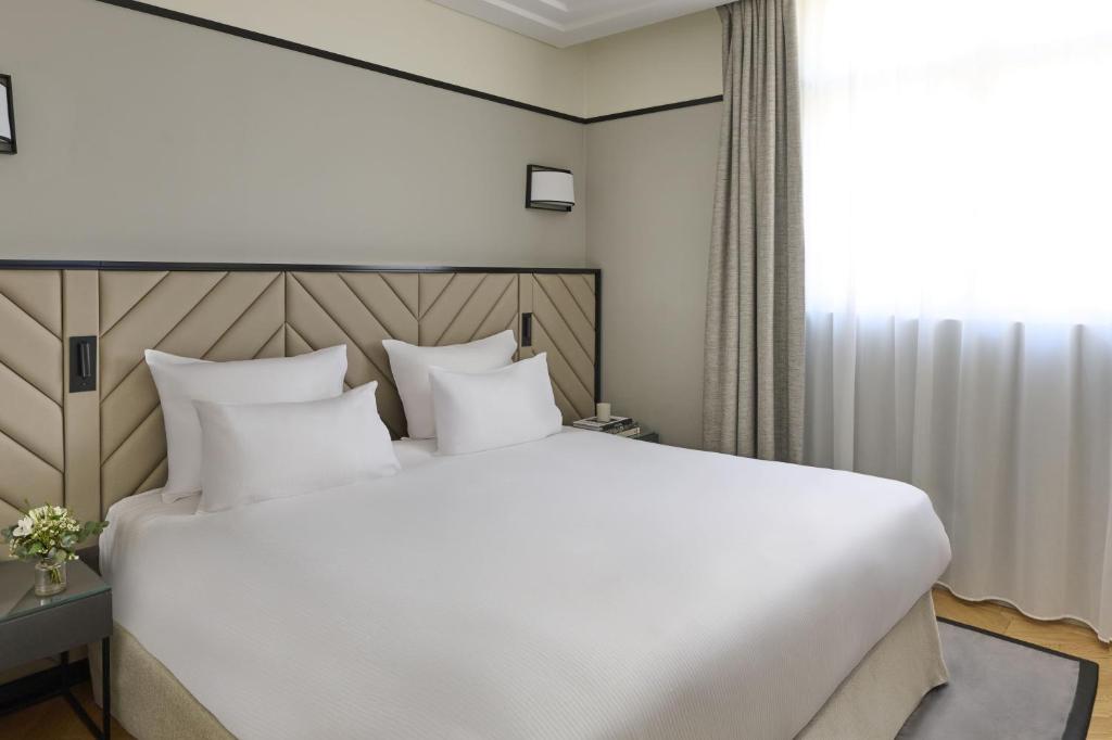 One Bedroom Premier Suite - Image 4