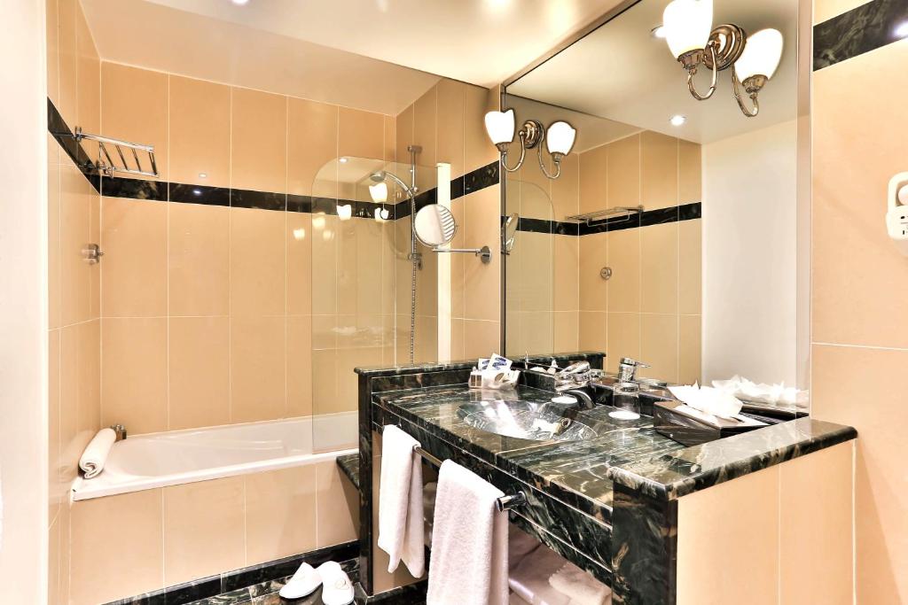 Two-Bedroom Deluxe Suite with Patio View - Image 1