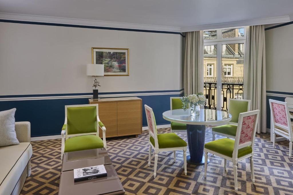 Two-Bedroom Deluxe Suite with Patio View - Image 7
