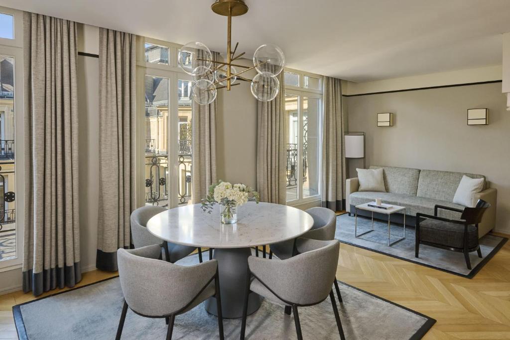 Two bedroom Premier Suite - Image 1