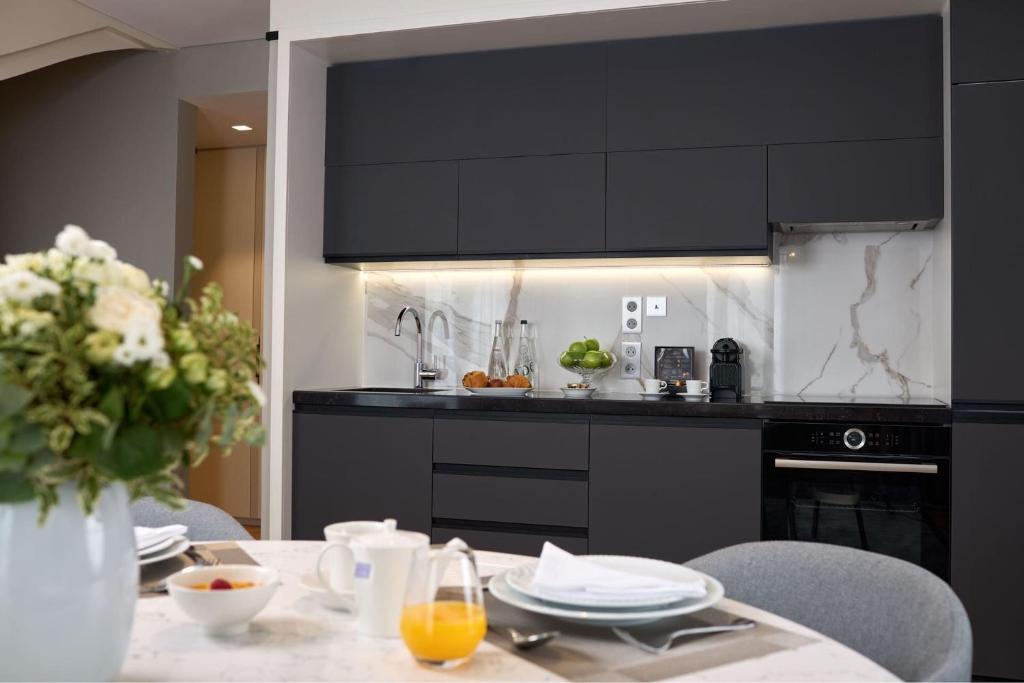 Two bedroom Premier Suite - Image 6