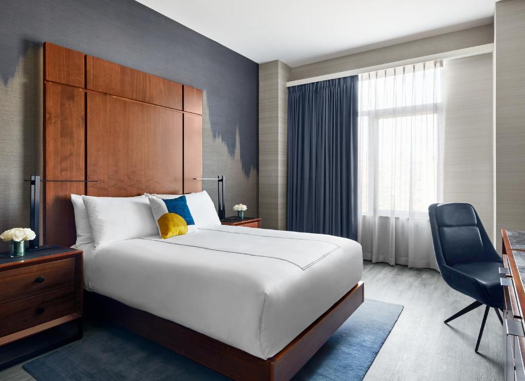 Accessible Queen Superior Room - Image 1