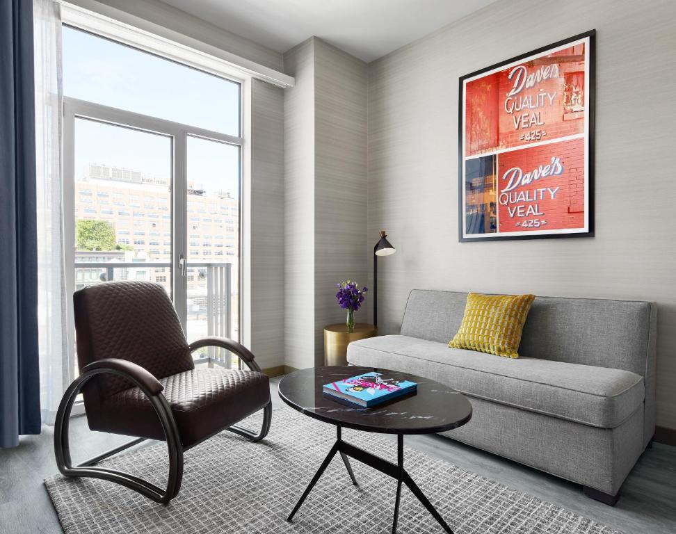 Manhattan One-Bedroom King Suite - Image 3
