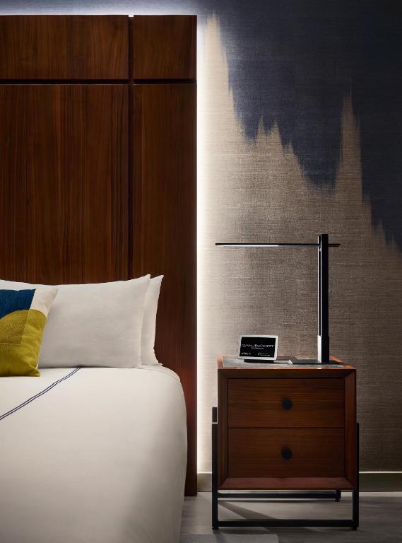 Superior King Room - Image 3