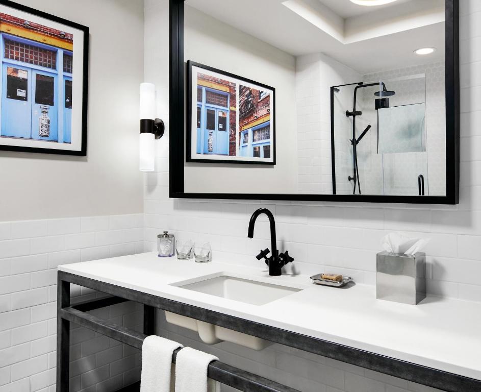 Superior Queen Room - Image 4