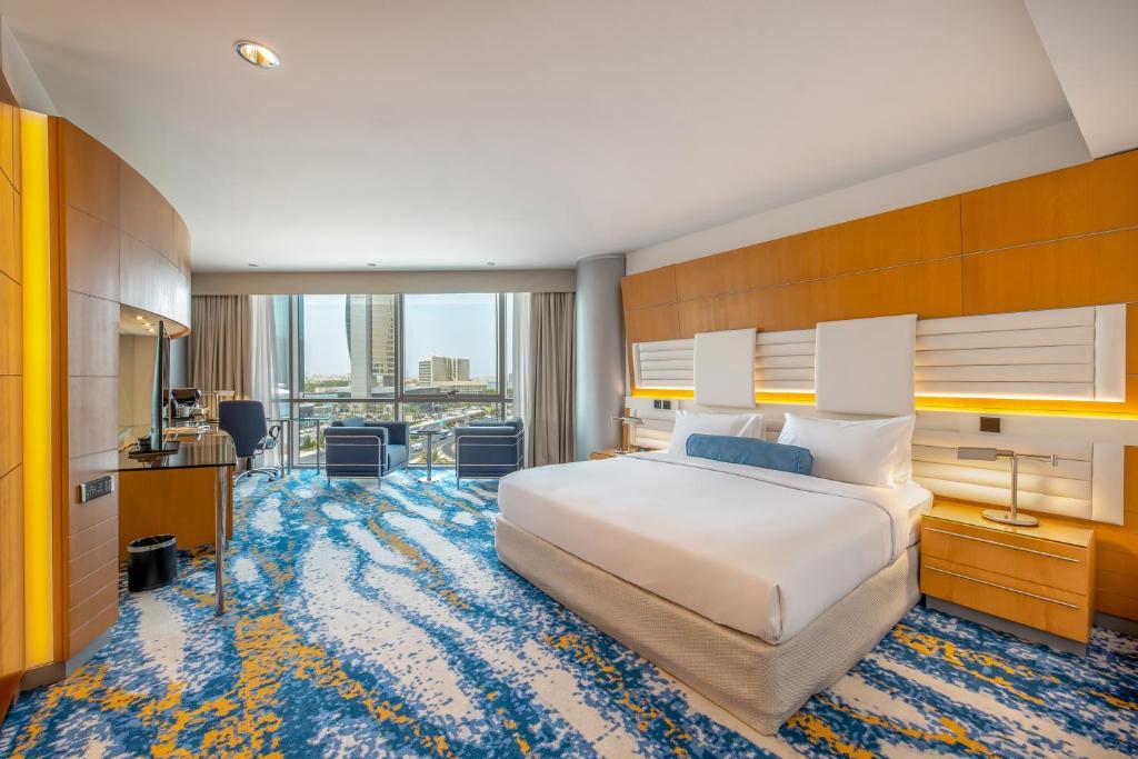 Deluxe King Room - Image 4