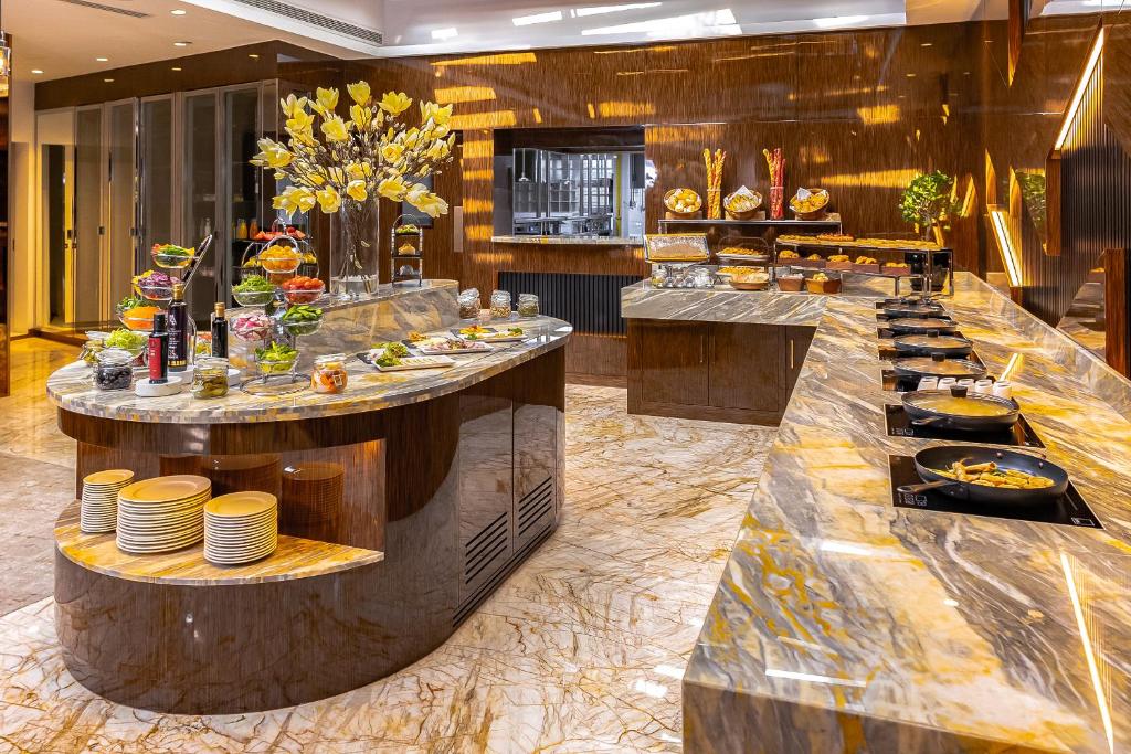 Deluxe Room with Lounge access - Image 3