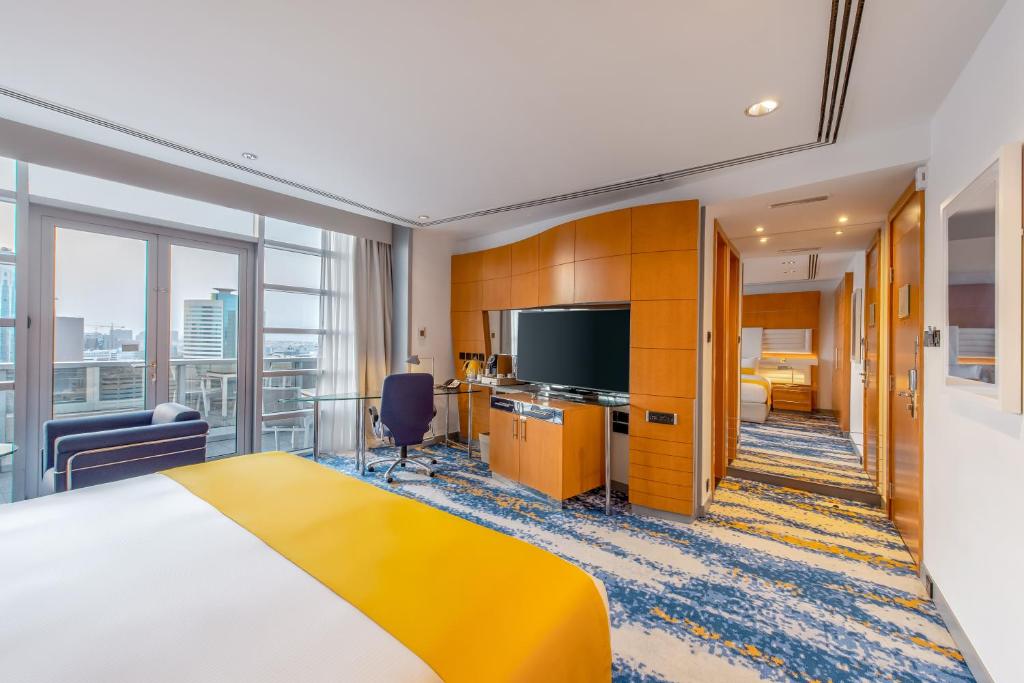 Golden Creekside With Balcony - Image 4