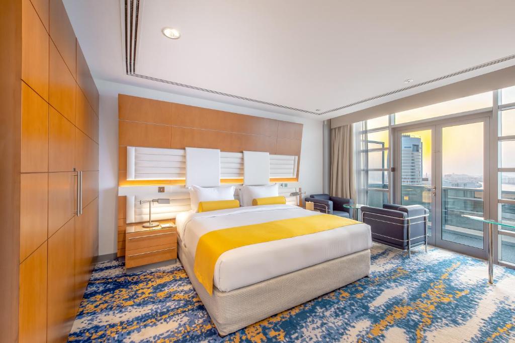 Golden Creekside With Balcony - Image 5