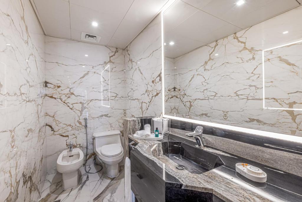 Golden Suite waterfront with Terrace - Image 6