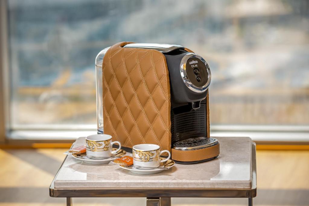 Grand Suite waterfront with Terrace - Image 5