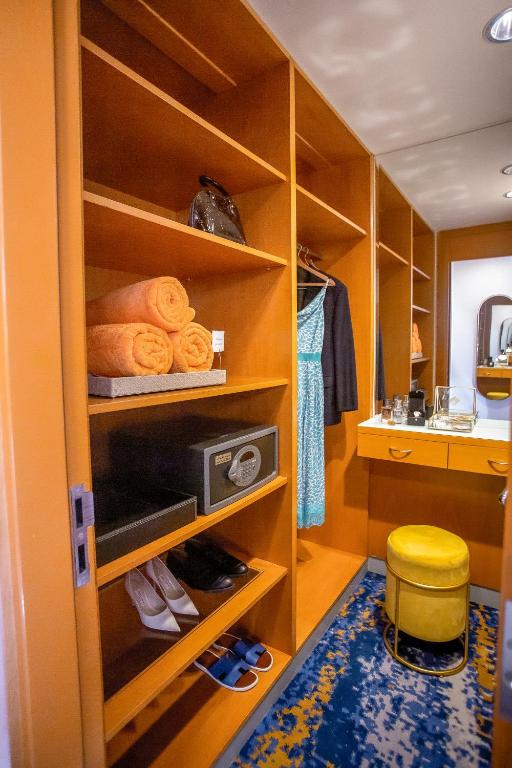 Grand Suite waterfront with Terrace - Image 6