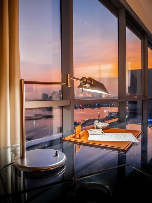 Grand Suite Waterfront - Image 11