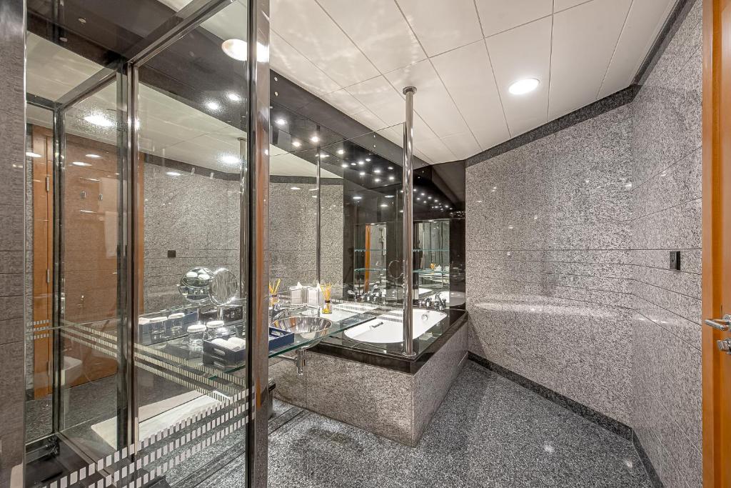 One Bedroom Suite - Image 2