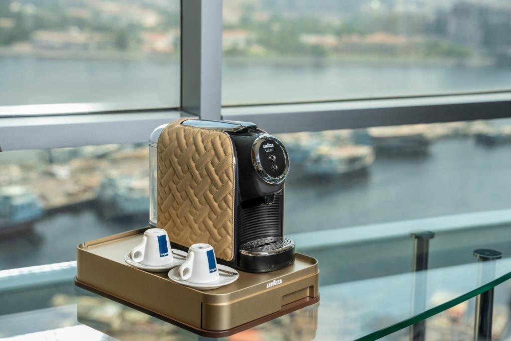 Premier Waterfront Panoramic View - Image 6