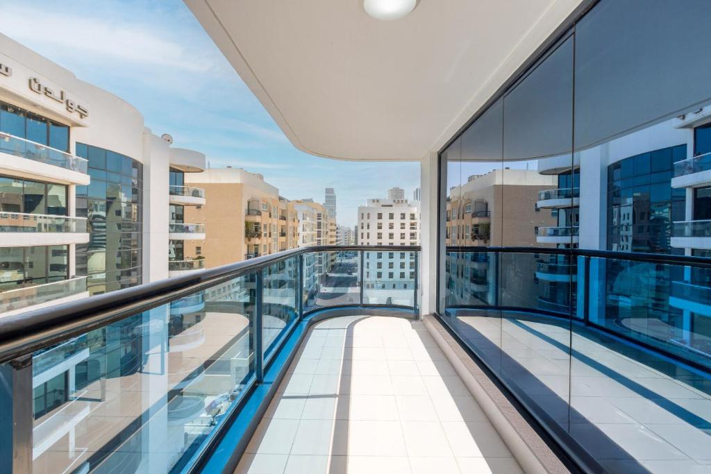 Grand Three Bedroom Suite with Balcony - Image 13