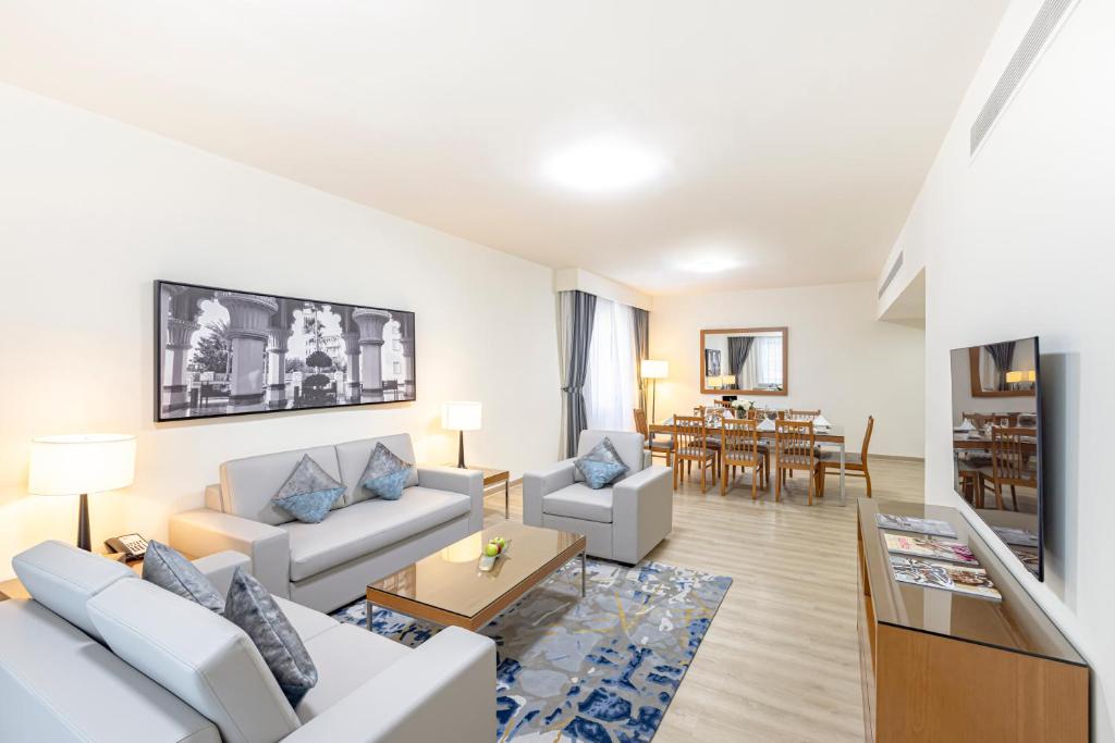 Grand Three Bedroom Suite with Balcony - Image 2