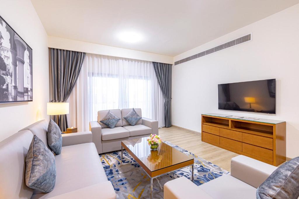 Premier Two Bedroom Suite with Balcony - Image 9