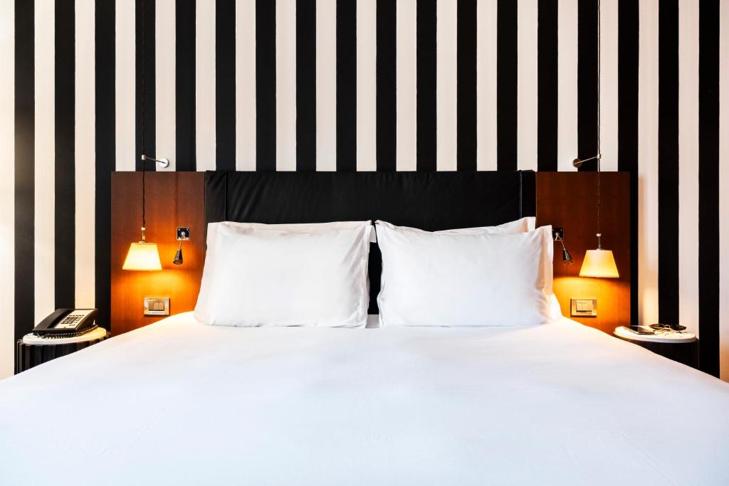 Deluxe Double Room - Image 4