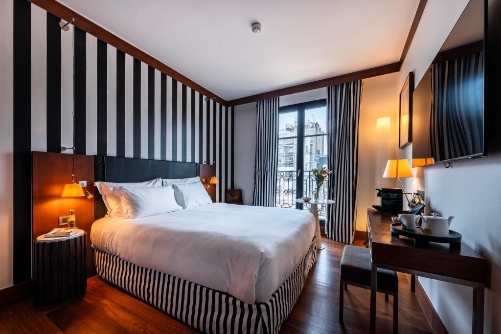 Superior Double Room - Image 5