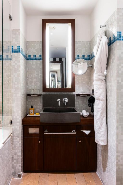 Superior Double Room - Image 6