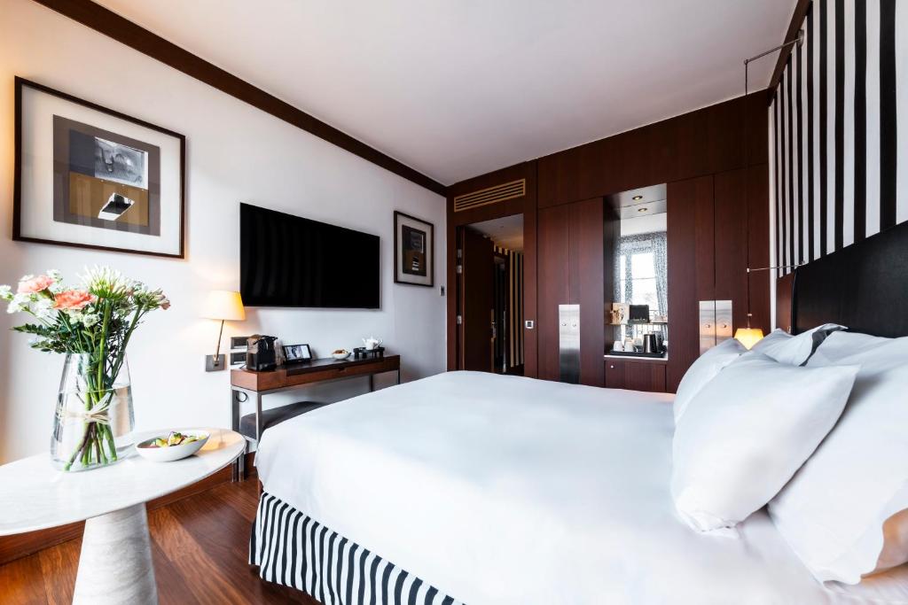 Superior Double Room - Image 8