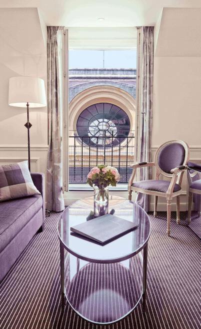 Junior Suite with Balcony - Image 5