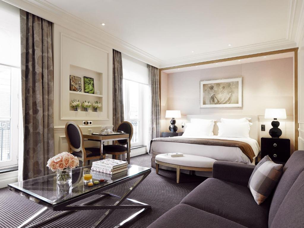 Junior Suite with Balcony - Image 1