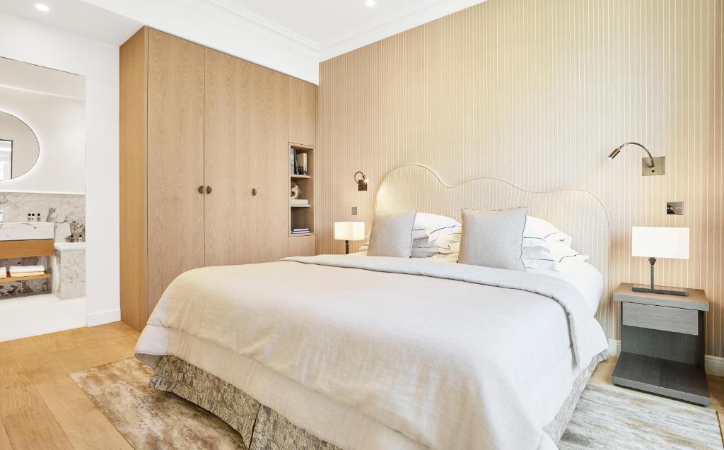 Suite with Balcony - Image 2