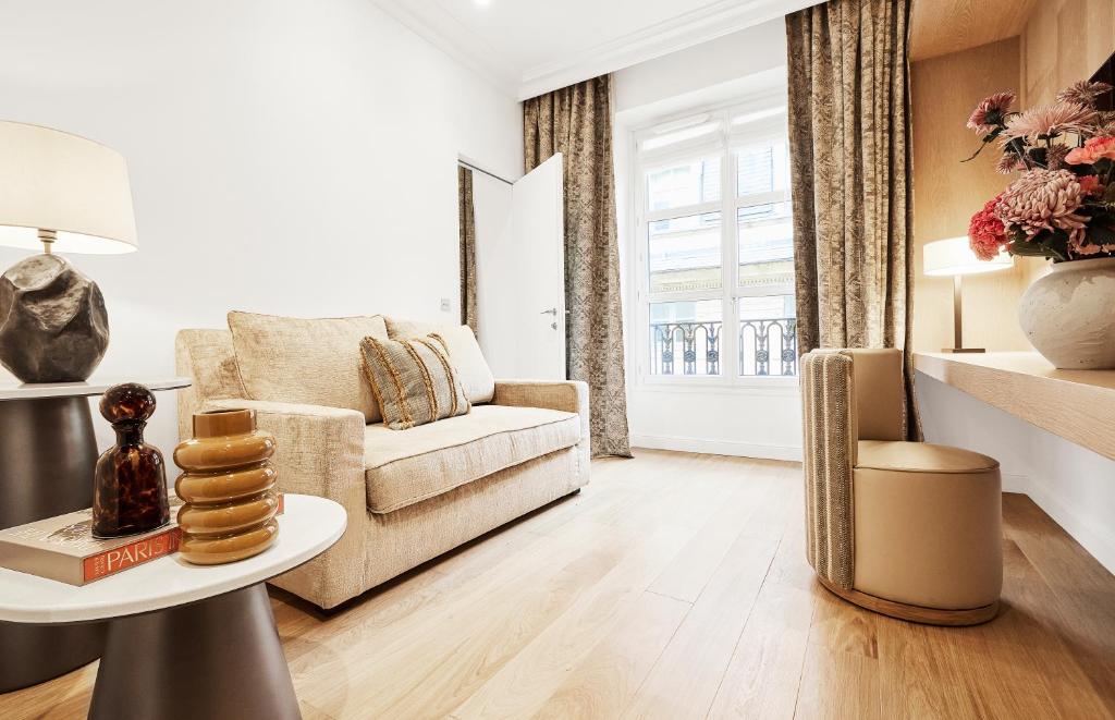Suite with Balcony - Image 3