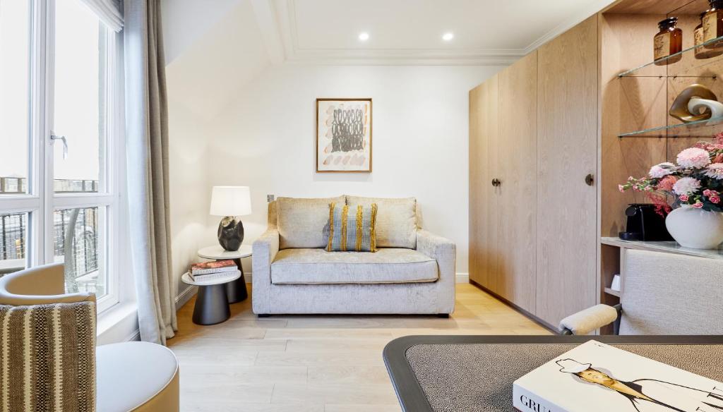 Suite with Balcony - Image 7