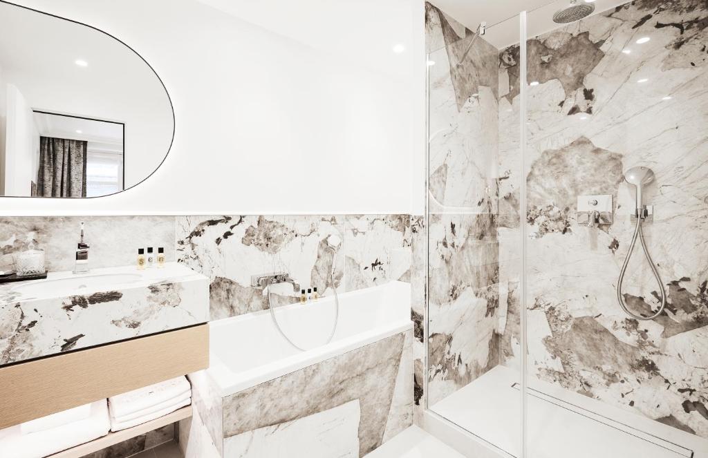 Suite - Image 1