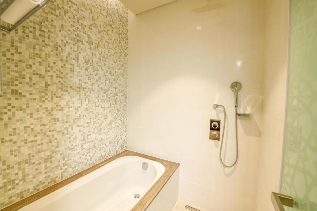 Deluxe Suite - Image 4